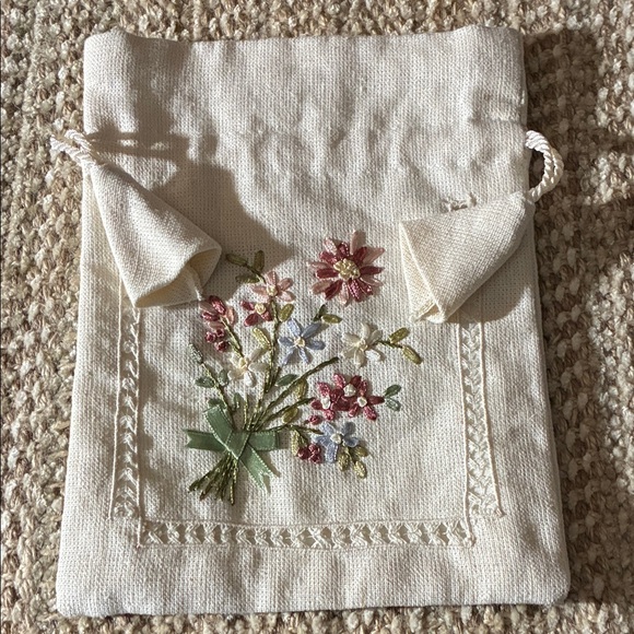 Accessories - Embroidered Floral Drawstring Pouch in Cream